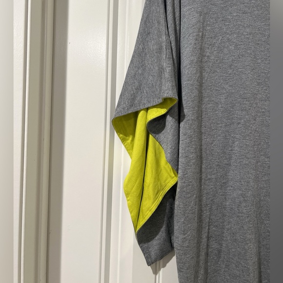 Josie Natori gray/yellow Kimono sleeves v neck Top size Medium - Picture 4 of 7